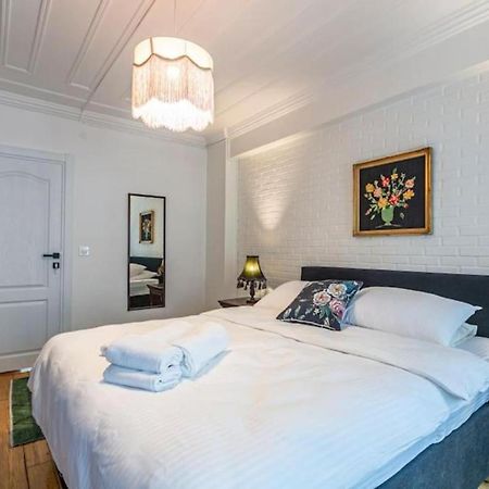 Historical 4-Br Home Steps From Besiktas Stadium & Bosphorus Views - Prime Nisantasi Location! Istanbul Ngoại thất bức ảnh