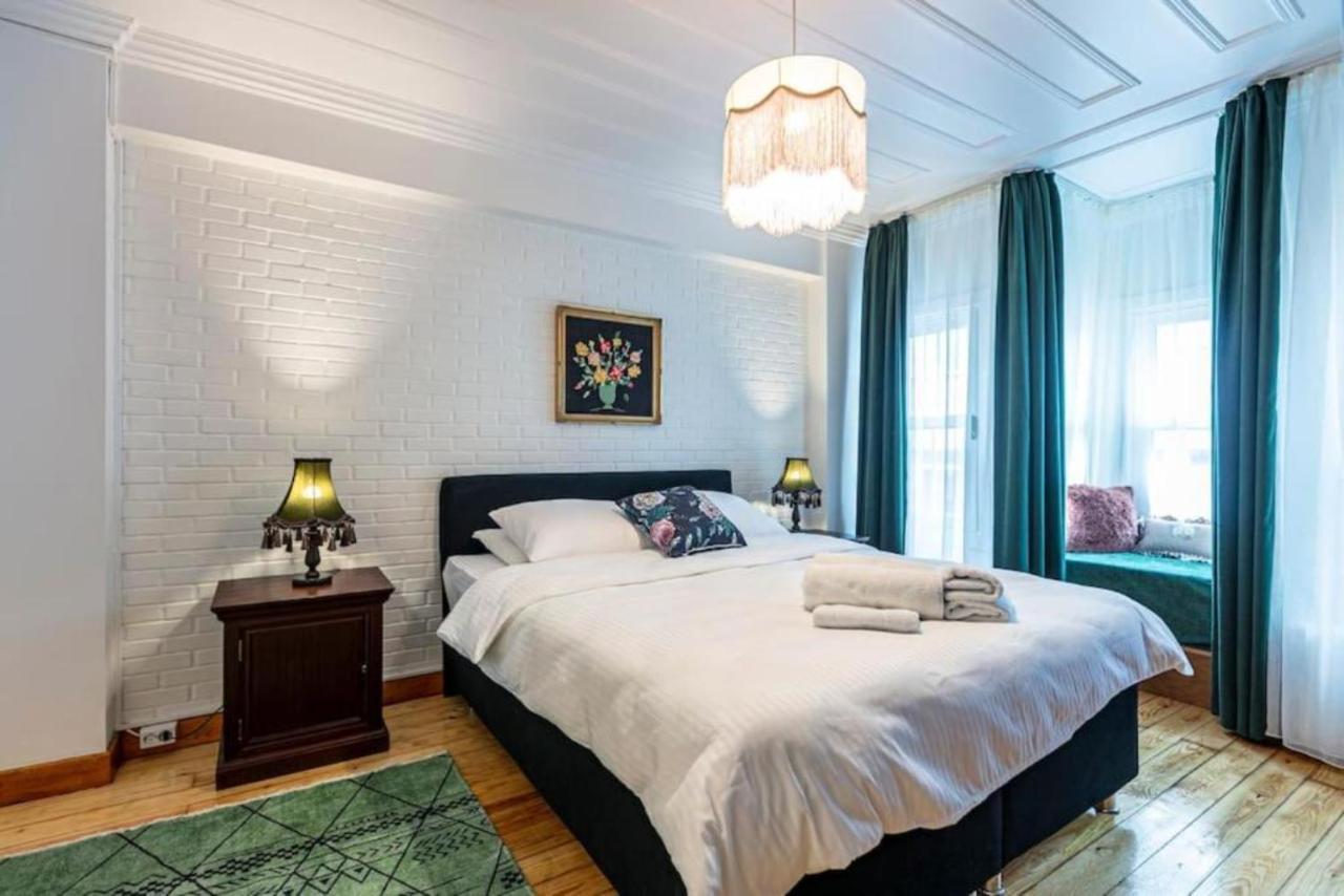 Historical 4-Br Home Steps From Besiktas Stadium & Bosphorus Views - Prime Nisantasi Location! Istanbul Ngoại thất bức ảnh