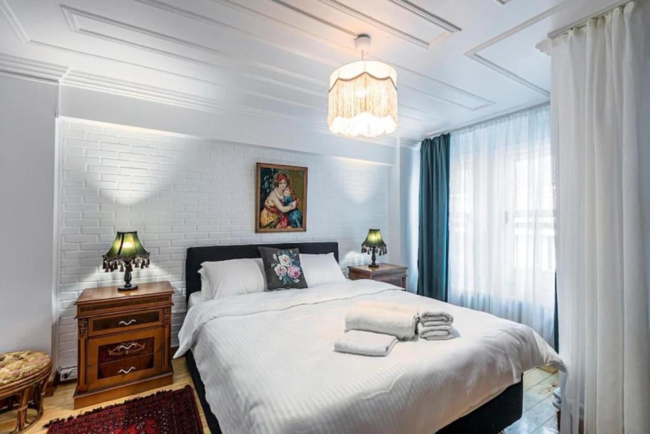 Historical 4-Br Home Steps From Besiktas Stadium & Bosphorus Views - Prime Nisantasi Location! Istanbul Ngoại thất bức ảnh