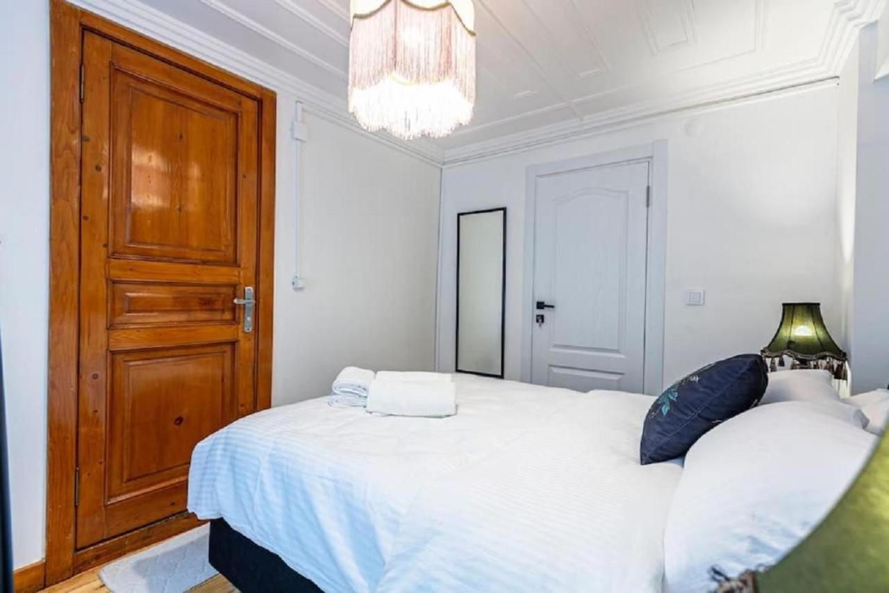 Historical 4-Br Home Steps From Besiktas Stadium & Bosphorus Views - Prime Nisantasi Location! Istanbul Ngoại thất bức ảnh