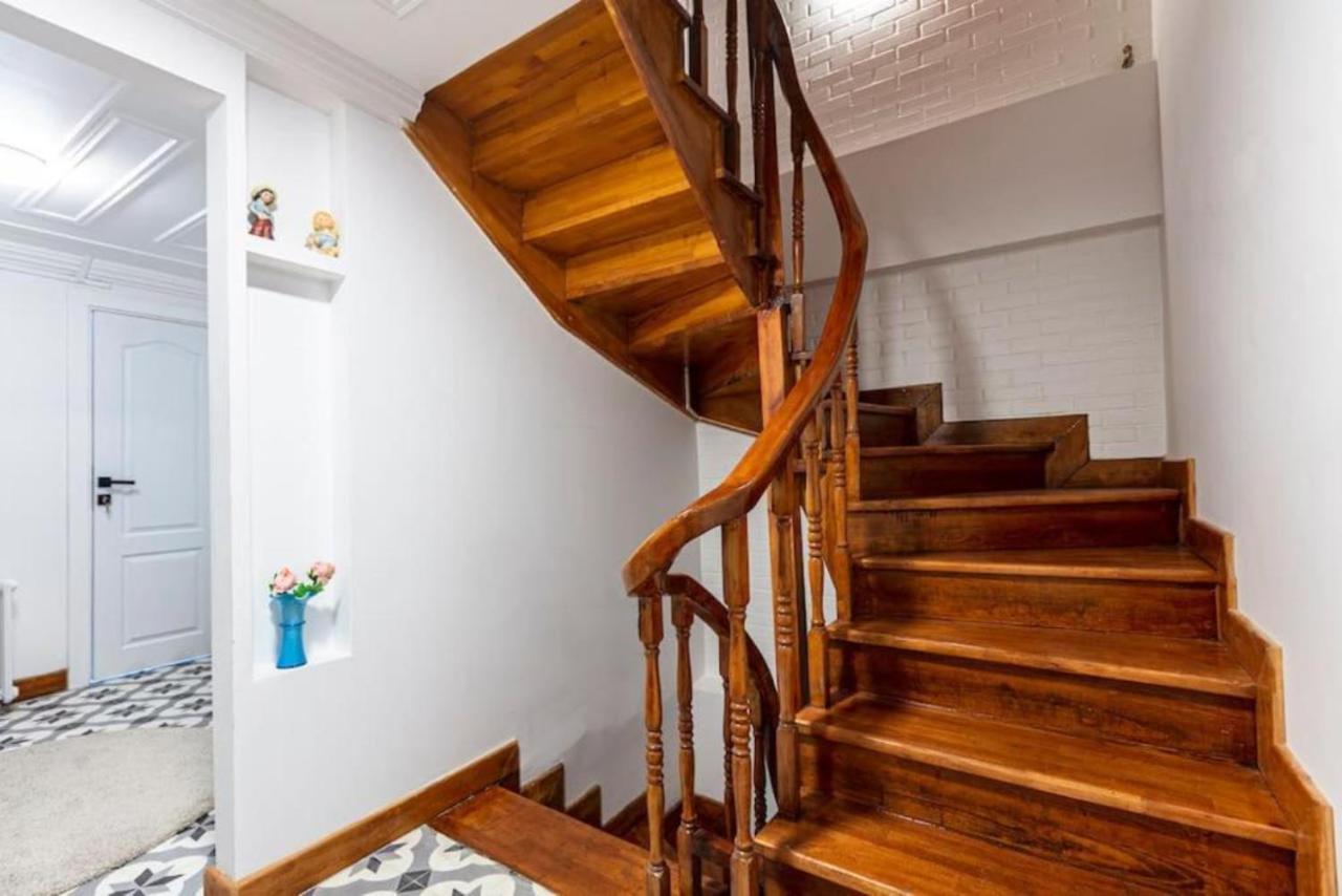 Historical 4-Br Home Steps From Besiktas Stadium & Bosphorus Views - Prime Nisantasi Location! Istanbul Ngoại thất bức ảnh