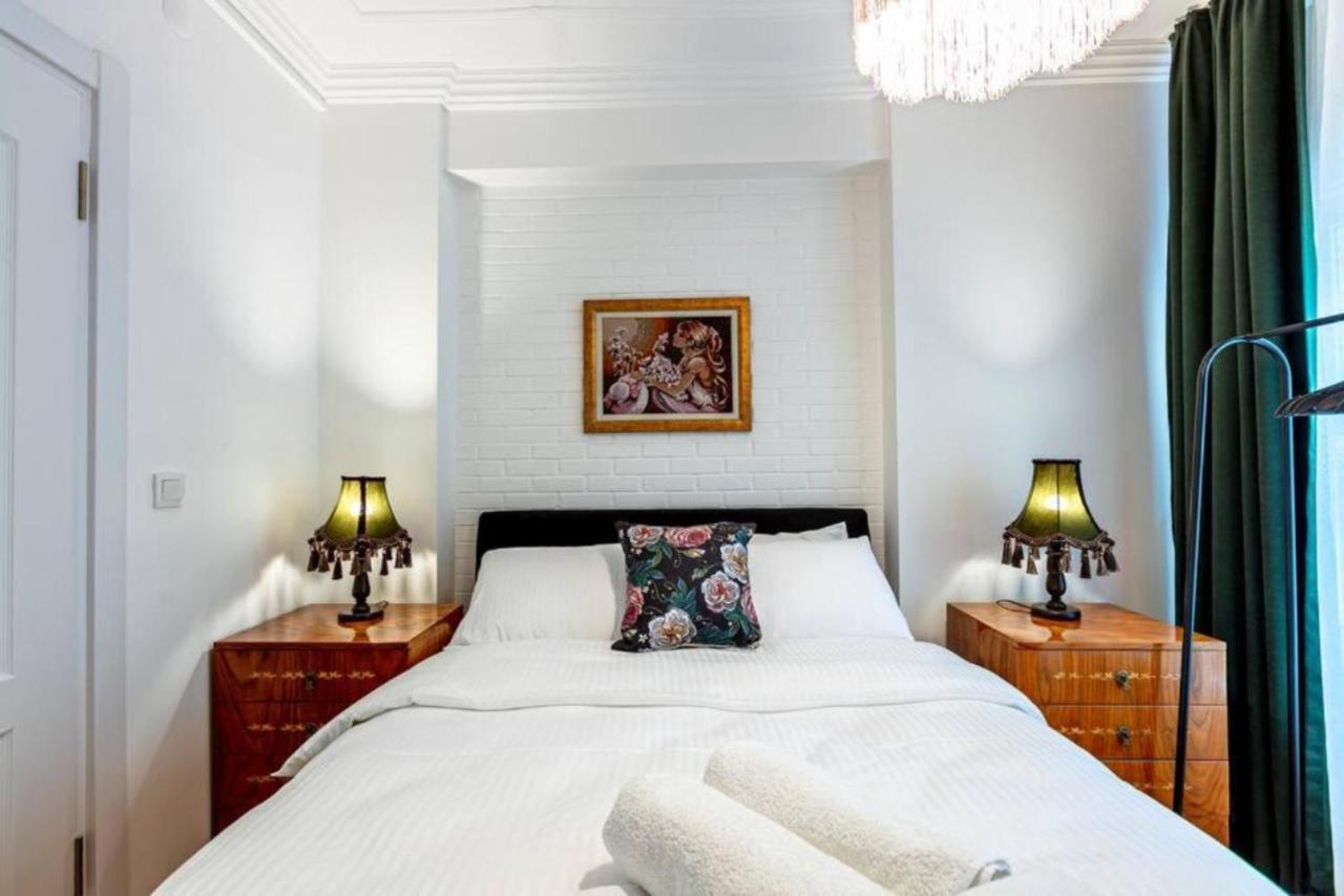 Historical 4-Br Home Steps From Besiktas Stadium & Bosphorus Views - Prime Nisantasi Location! Istanbul Ngoại thất bức ảnh