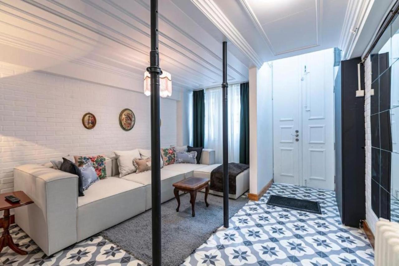 Historical 4-Br Home Steps From Besiktas Stadium & Bosphorus Views - Prime Nisantasi Location! Istanbul Ngoại thất bức ảnh
