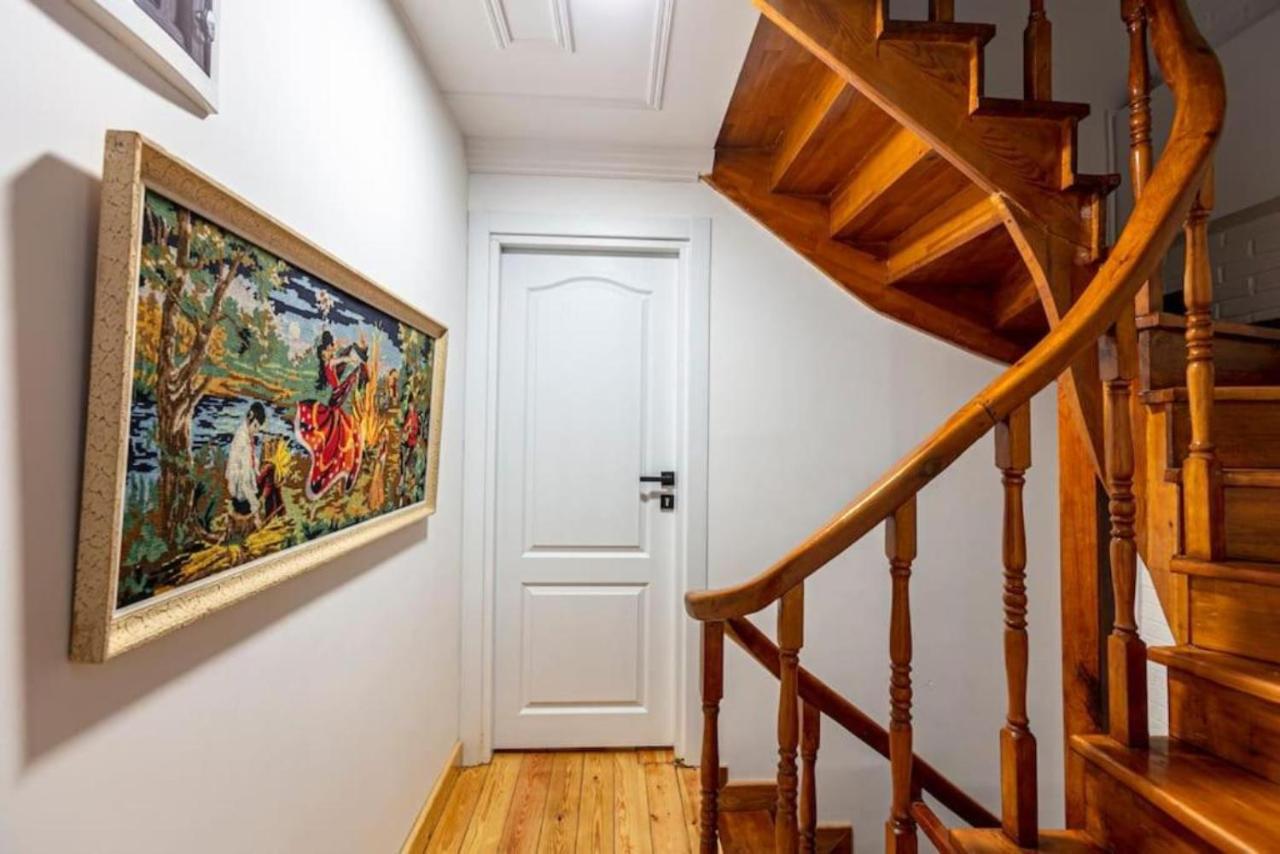 Historical 4-Br Home Steps From Besiktas Stadium & Bosphorus Views - Prime Nisantasi Location! Istanbul Ngoại thất bức ảnh
