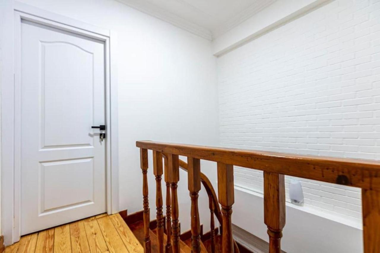 Historical 4-Br Home Steps From Besiktas Stadium & Bosphorus Views - Prime Nisantasi Location! Istanbul Ngoại thất bức ảnh