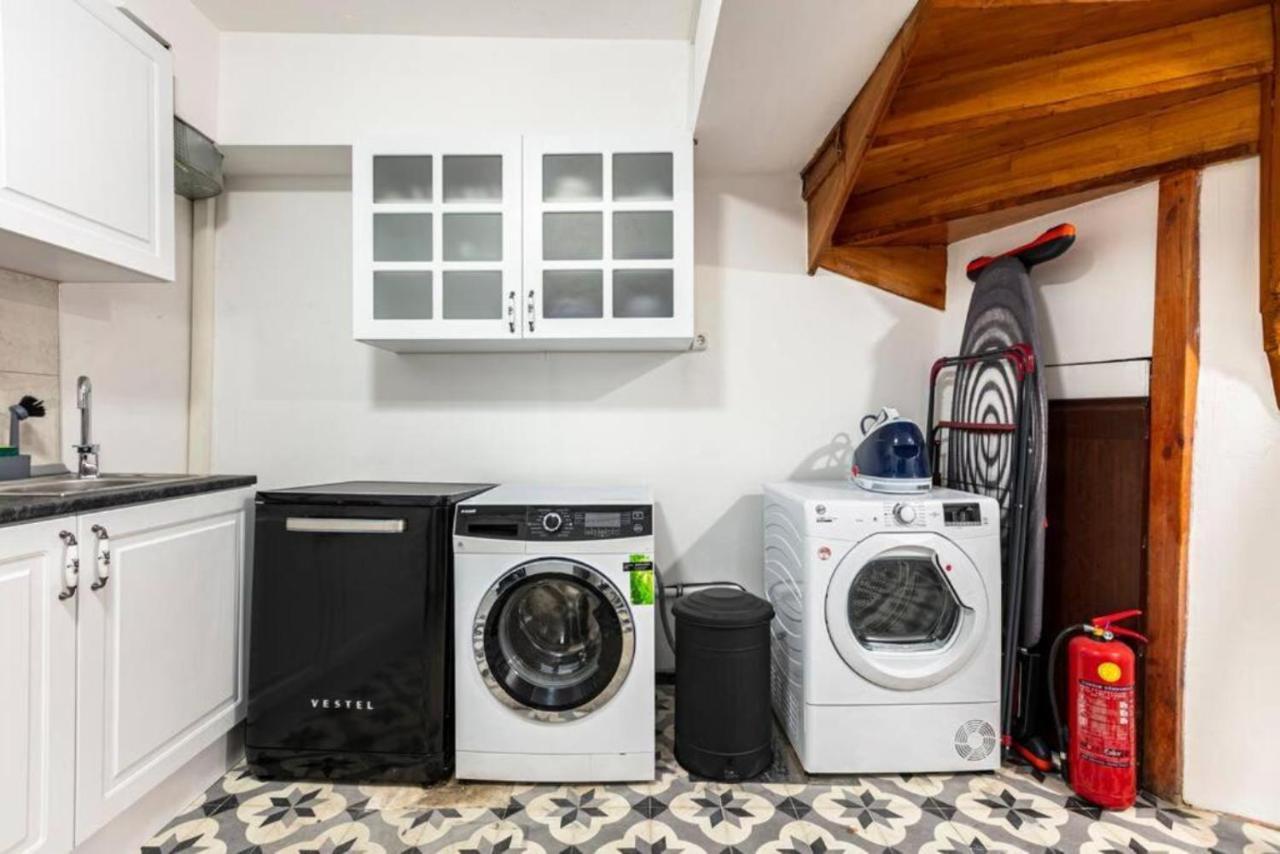 Historical 4-Br Home Steps From Besiktas Stadium & Bosphorus Views - Prime Nisantasi Location! Istanbul Ngoại thất bức ảnh