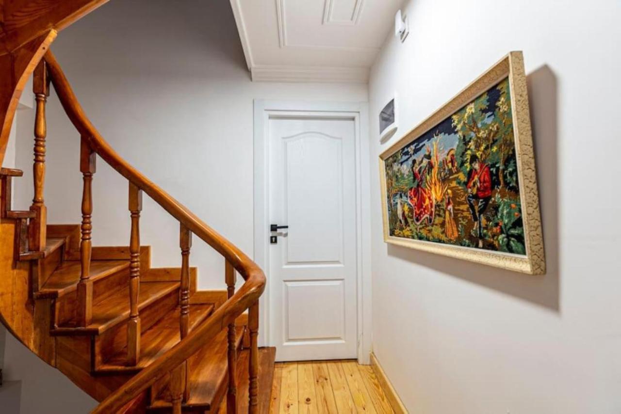 Historical 4-Br Home Steps From Besiktas Stadium & Bosphorus Views - Prime Nisantasi Location! Istanbul Ngoại thất bức ảnh